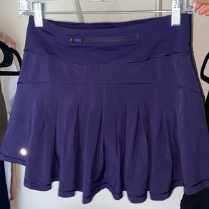 Lululemon Tennis Skirt size 2 tall.  New Condition